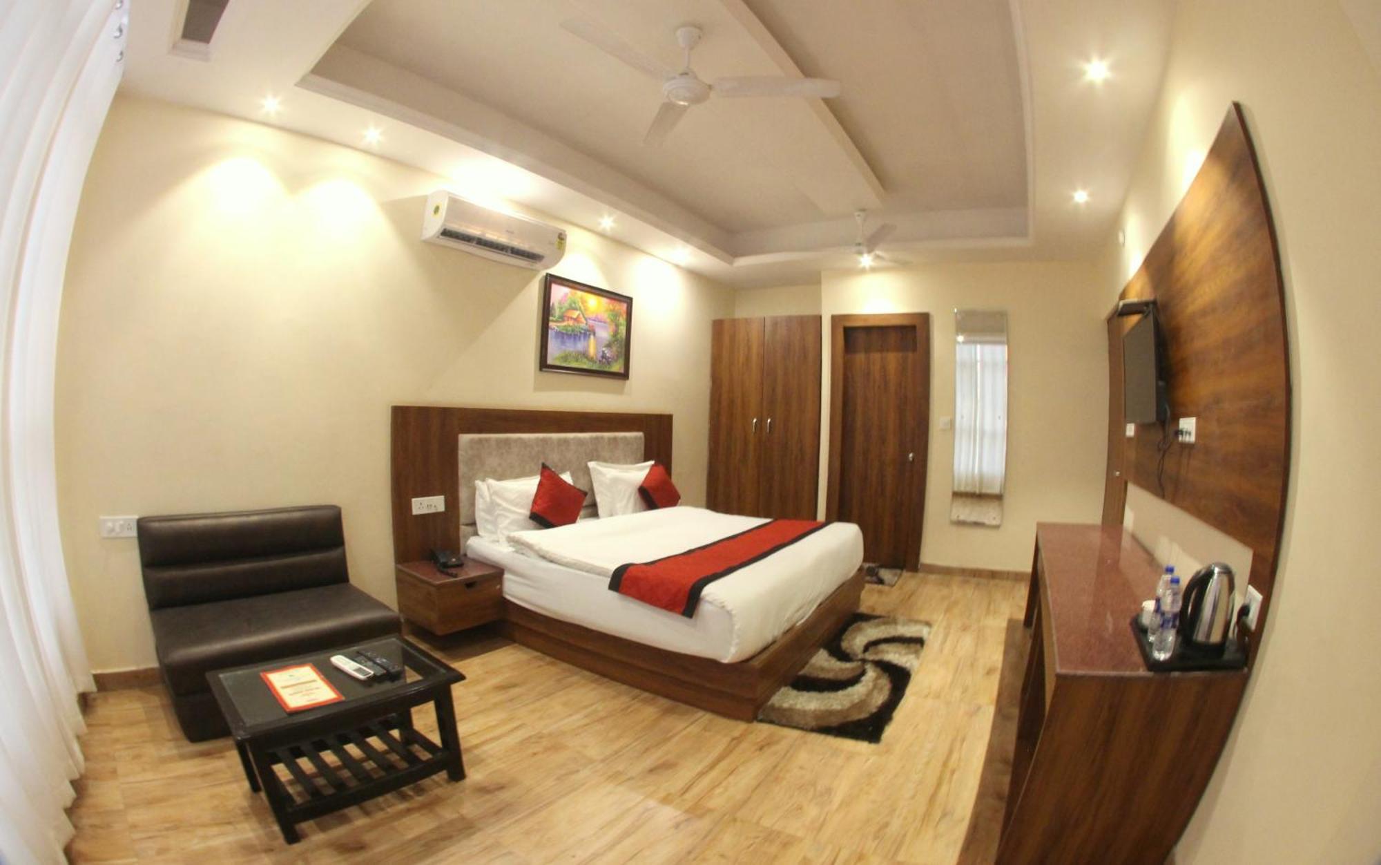 Hotel The Royal Bhumesh Katra  Exteriér fotografie